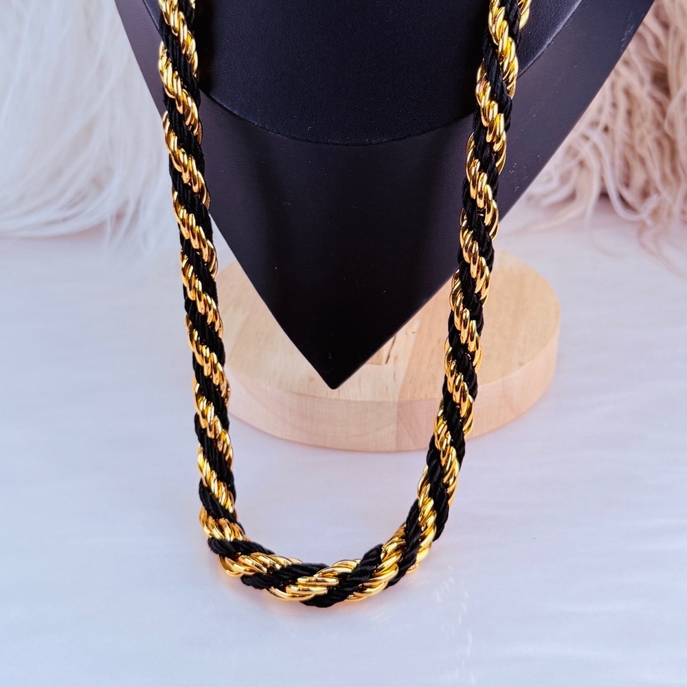 Gorgeous vintage Goldton and Black Twisted Rope Necklace - Picture 11 of 11